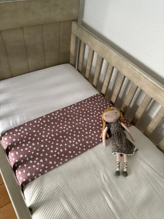 Ledikantlaken met witte stippen