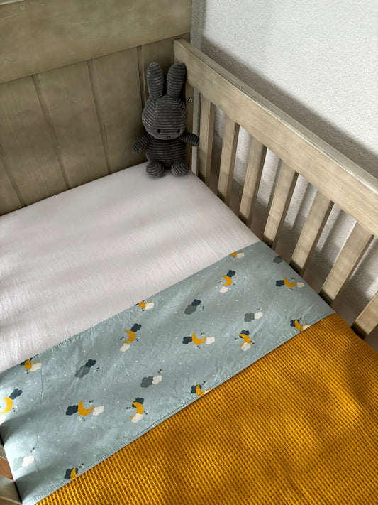 Ledikantlaken met wolkjesrand